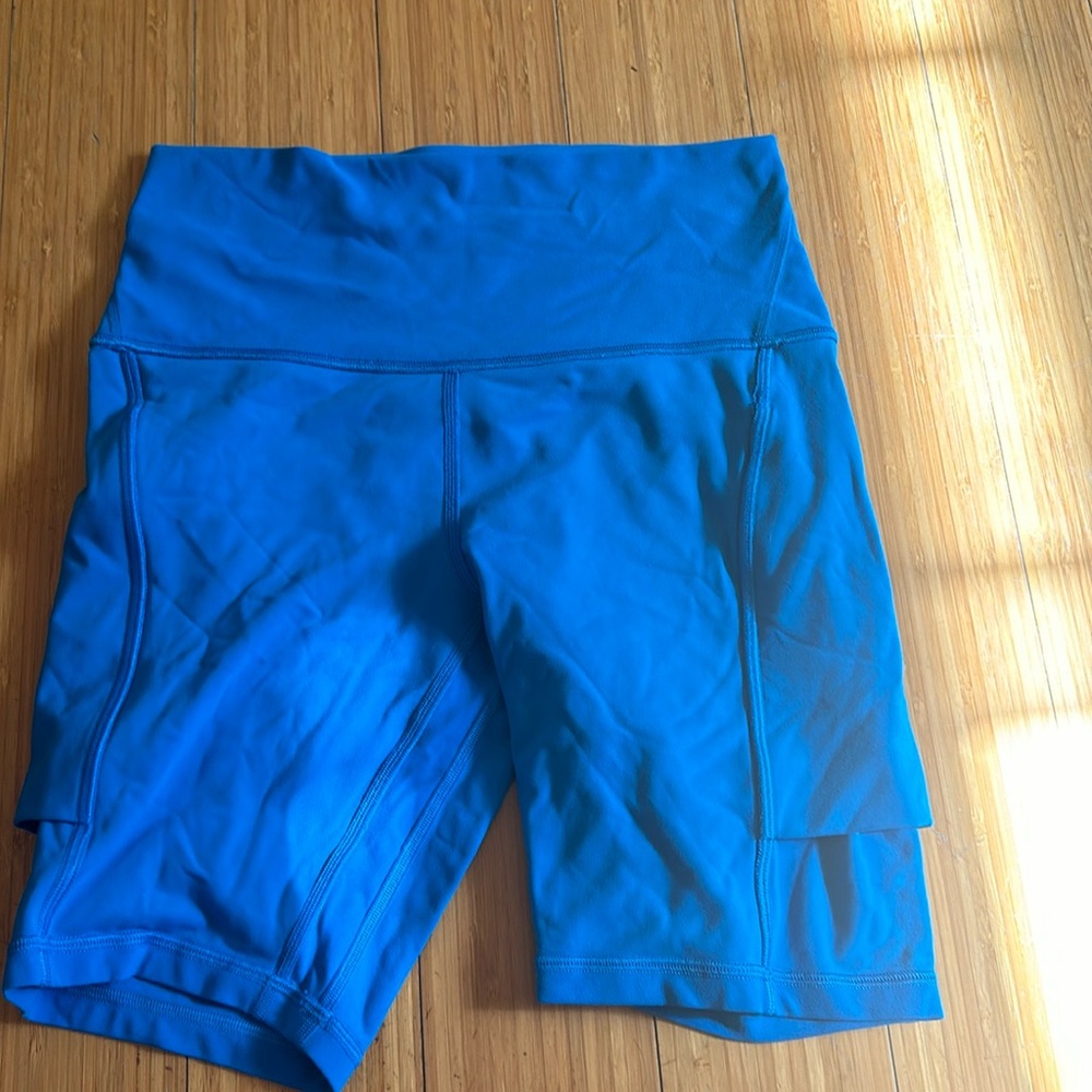 Lululemon biker shorts with pockets